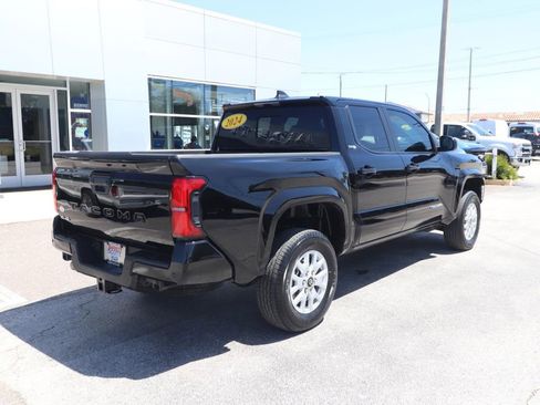 Used 2024 Toyota Tacoma SR5 w/ SR5 Upgrade Package AWD/4WD image 15