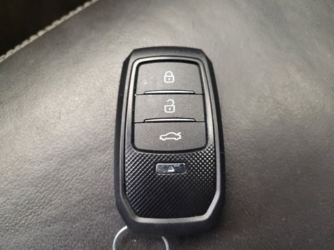 Used 2018 Ford Escape Titanium w/ Ford Safe & Smart Package AWD/4WD image 32