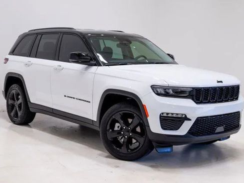 Certified 2023 Jeep Grand Cherokee Limited w/ Black Appearance Package image 5