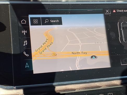 Used 2019 Audi Q8 Prestige w/ Luxury Package image 26