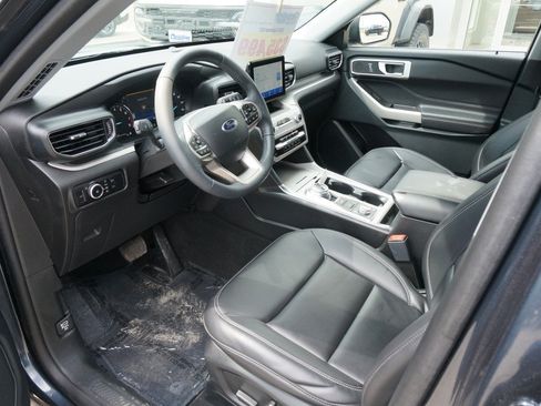 Used 2024 Ford Explorer XLT w/ Equipment Group 202A AWD/4WD image 8