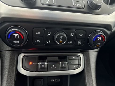 Used 2023 GMC Acadia SLE image 19