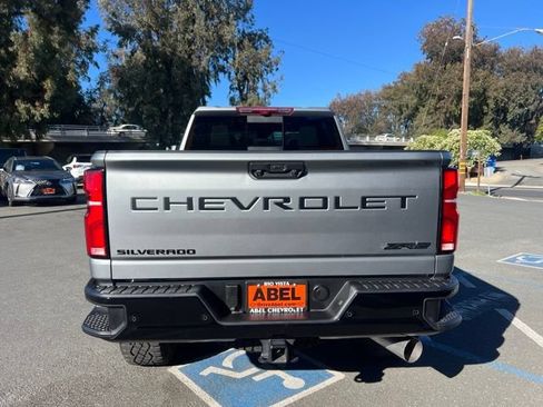 Used 2025 Chevrolet Silverado 2500 ZR2 w/ Technology Package AWD/4WD image 11