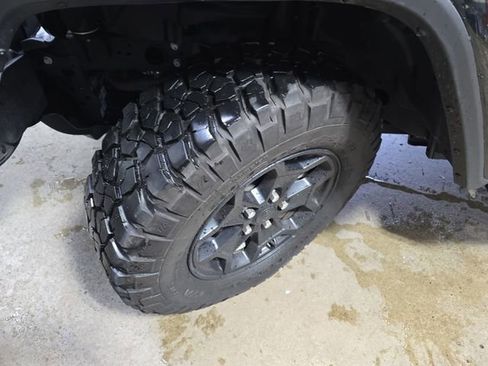 Used 2023 Jeep Gladiator Sport image 33