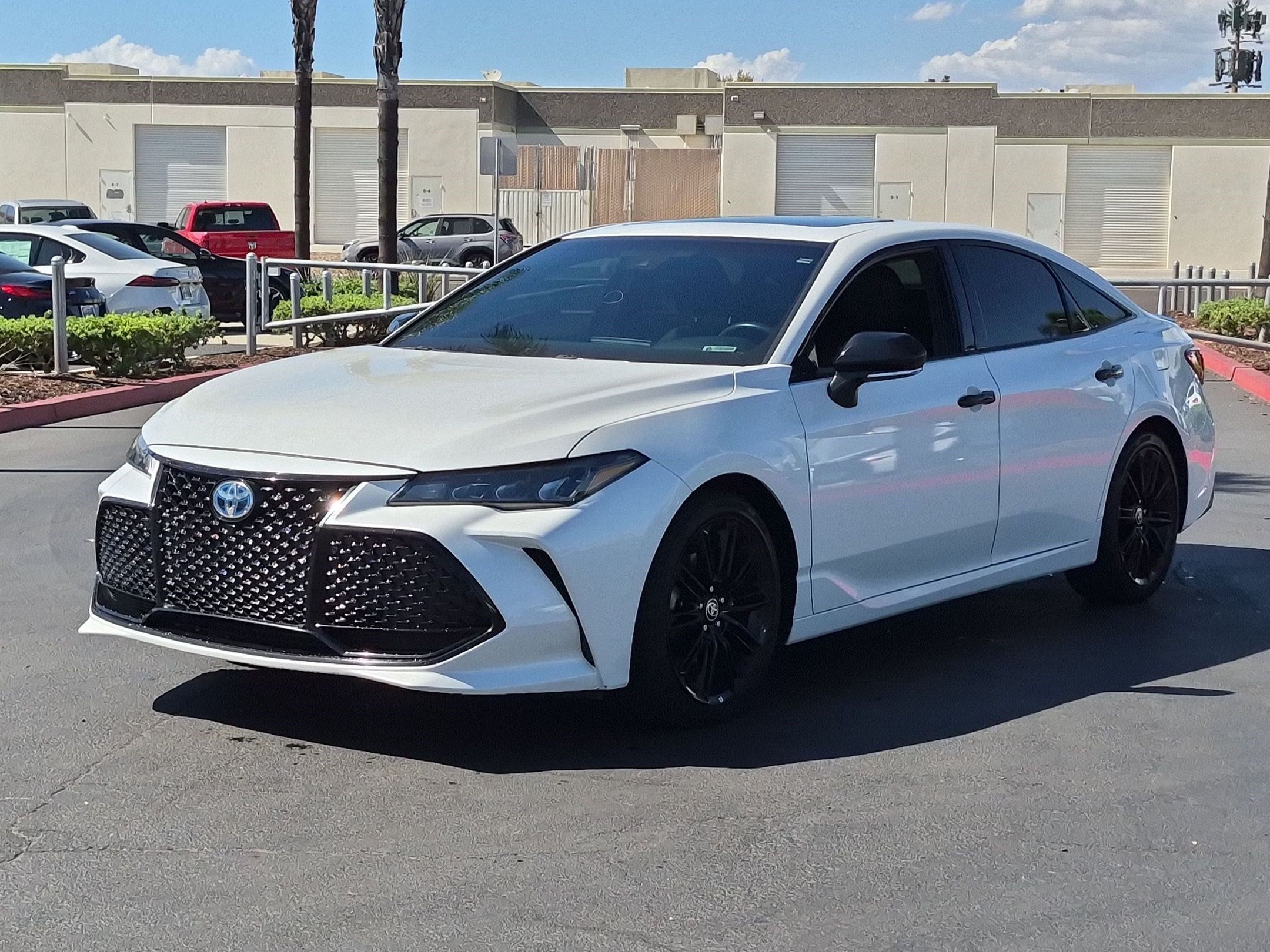 Used 2022 Toyota Avalon XSE FWD image 5