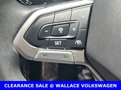 Certified 2024 Volkswagen Taos SE w/ Black Wheel Package FWD image 23