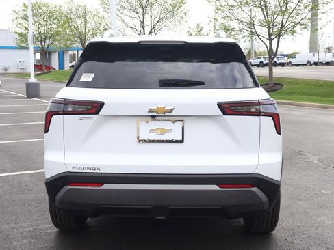 New 2026 Chevrolet Equinox LT w/ Convenience Package II FWD image 6
