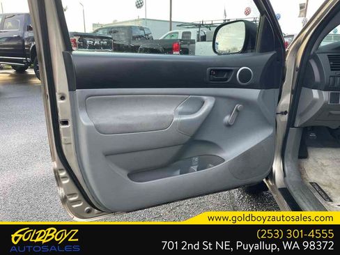 Used 2005 Toyota Tacoma 2WD Regular Cab image 10