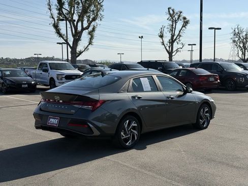 Certified 2025 Hyundai Elantra SEL image 3