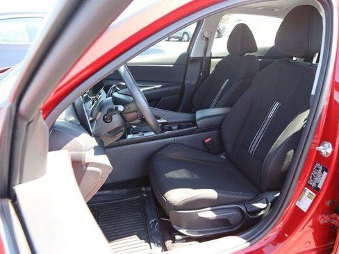 Used 2025 Hyundai Elantra SEL FWD image 9