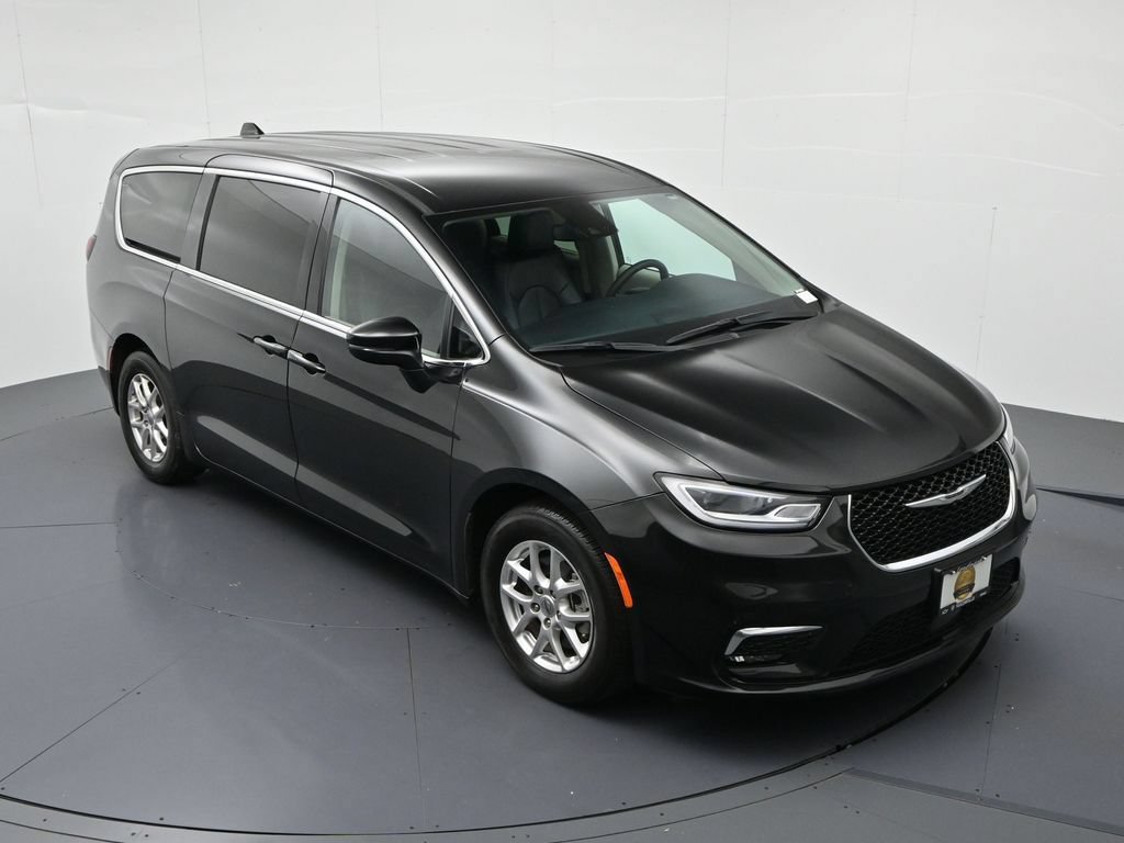 Used 2023 Chrysler Pacifica Touring-L FWD image 26