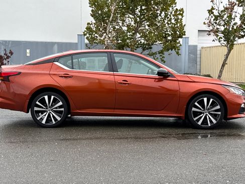 Certified 2022 Nissan Altima 2.5 SR image 3