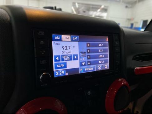 Used 2015 Jeep Wrangler Unlimited Rubicon AWD/4WD image 29