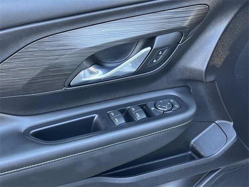 Used 2024 GMC Terrain SLE image 19