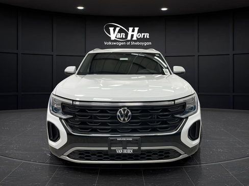 Used 2024 Volkswagen Atlas Cross Sport SE w/ Black Wheel Package image 8