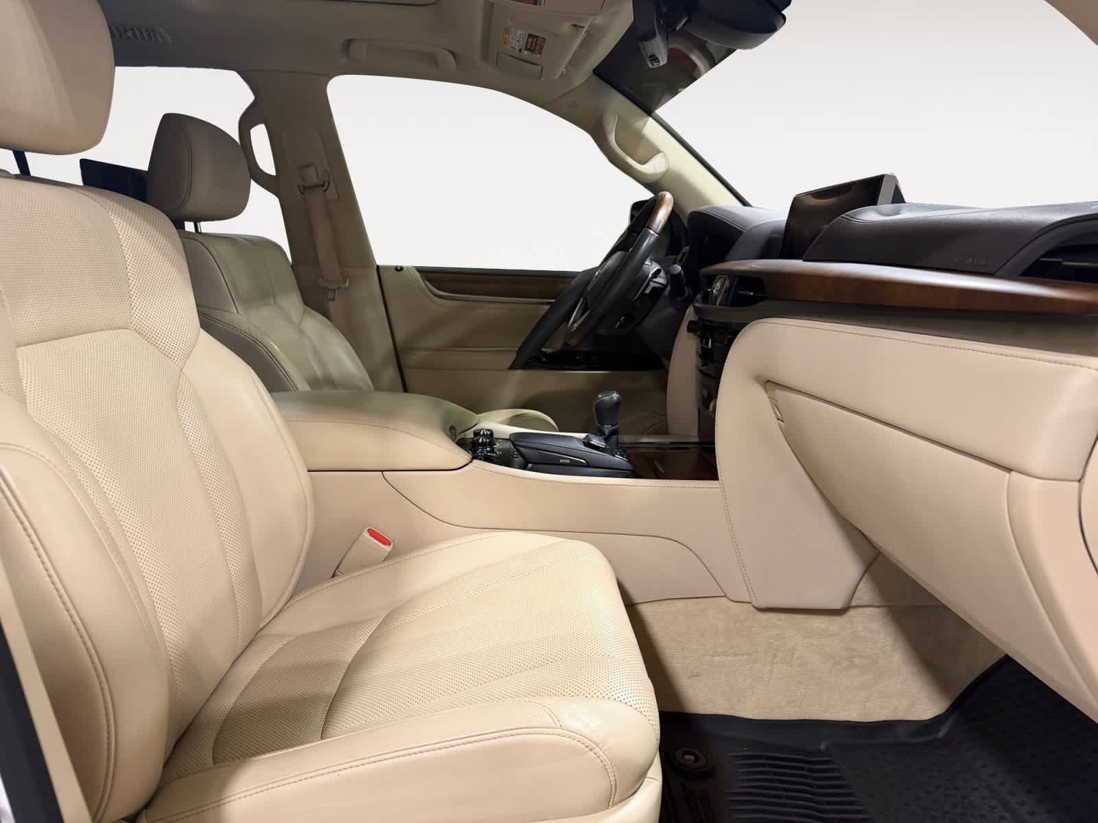 Used 2018 Lexus LX 570 4WD w/ Luxury Package image 16