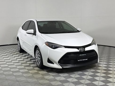 Used 2018 Toyota Corolla LE FWD image 3