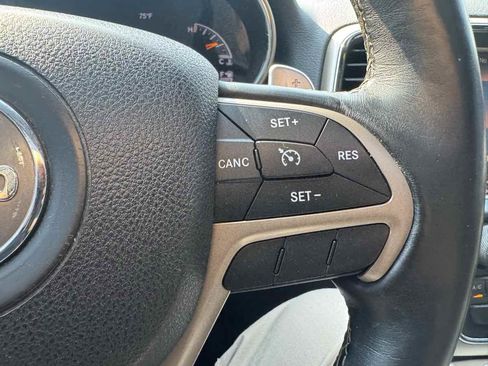 Used 2017 Jeep Grand Cherokee Limited image 31