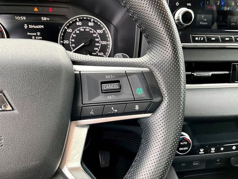 Used 2024 Mitsubishi Outlander SE image 29