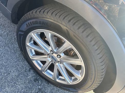 Used 2017 Ford Explorer Limited image 5