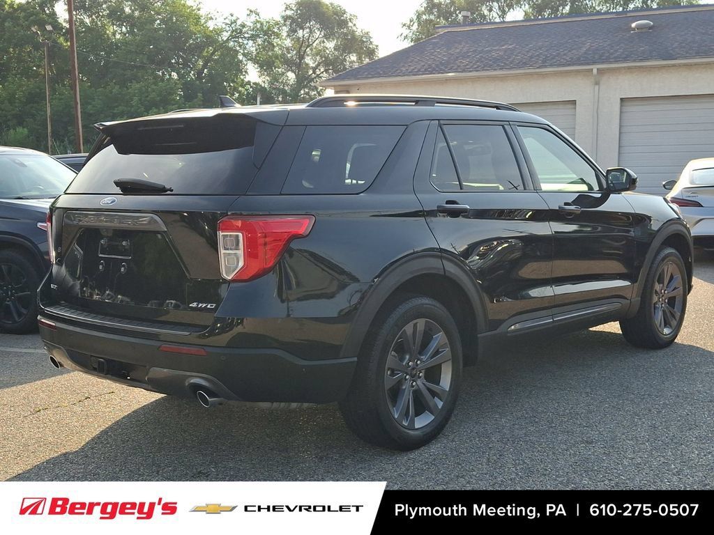 Used 2023 Ford Explorer XLT w/ Equipment Group 202A AWD/4WD image 8