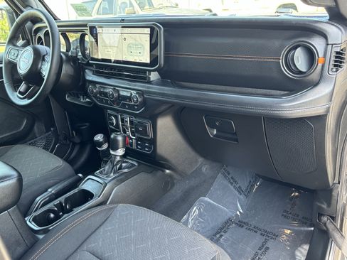 Used 2026 Jeep Gladiator Mojave AWD/4WD image 14