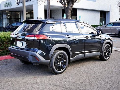 Used 2022 Toyota Corolla Cross L image 9