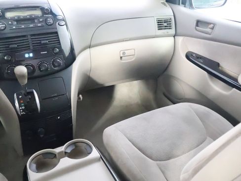 Used 2004 Toyota Sienna LE FWD image 31