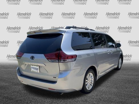 Used 2012 Toyota Sienna XLE FWD image 11