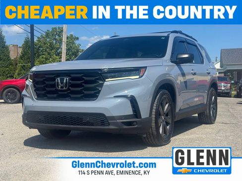 Used 2025 Honda Pilot Sport image 1