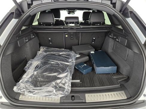 New 2026 Land Rover Range Rover Velar Dynamic SE image 13