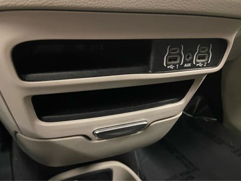 Used 2024 Chrysler Pacifica Touring-L FWD image 35