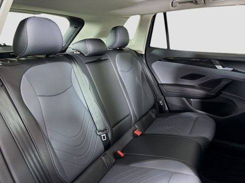 New 2026 Volkswagen Tiguan SE image 28