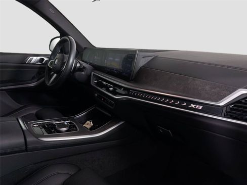 Used 2024 BMW X5 xDrive40i w/ M Sport Package AWD/4WD image 25