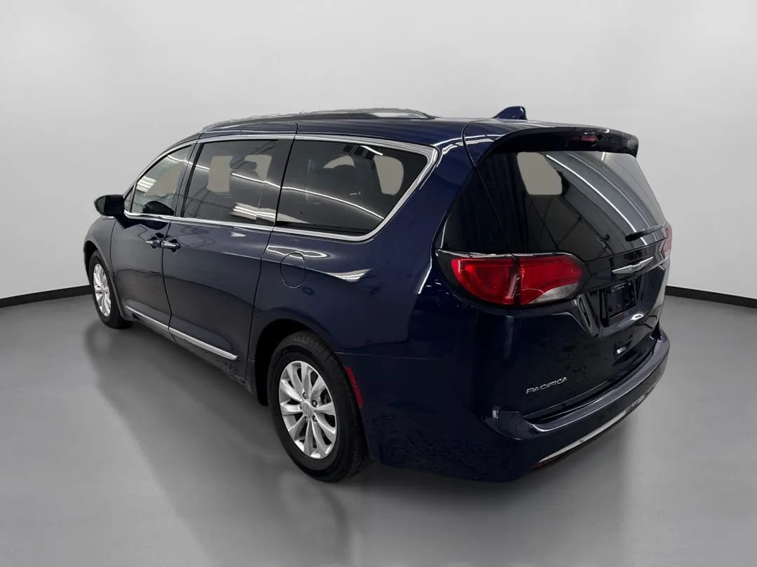Used 2019 Chrysler Pacifica Touring-L FWD image 7