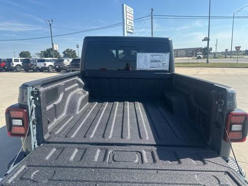 New 2025 Jeep Gladiator Willys image 10