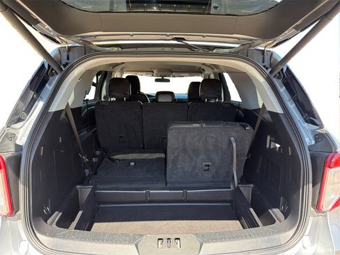 Used 2022 Ford Explorer XLT w/ Equipment Group 202A image 13