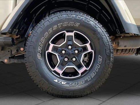 Used 2020 Jeep Gladiator Mojave AWD/4WD image 11