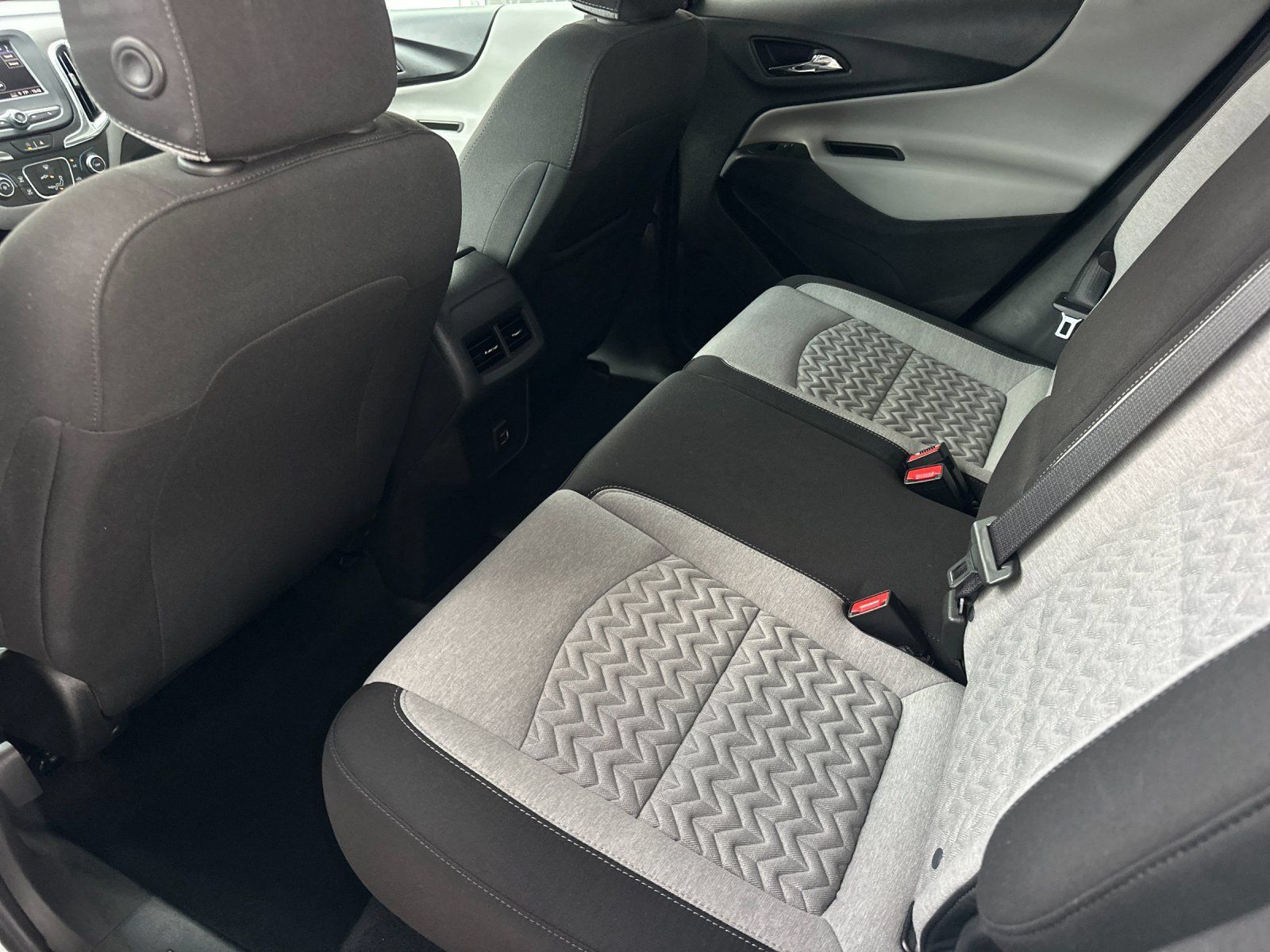 Used 2022 Chevrolet Equinox LS w/ LS Convenience Package FWD image 11