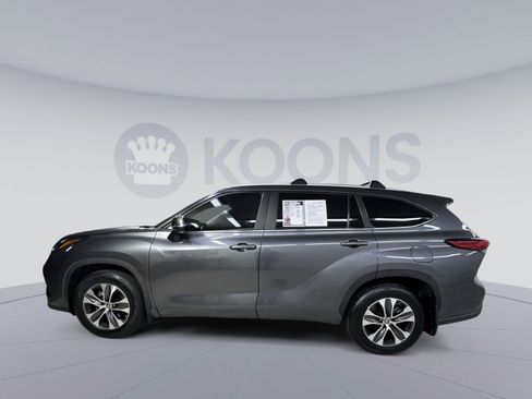 Used 2023 Toyota Highlander XLE FWD image 17