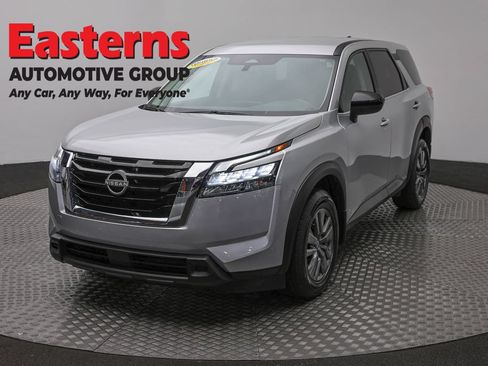 Used 2023 Nissan Pathfinder S AWD/4WD image 1