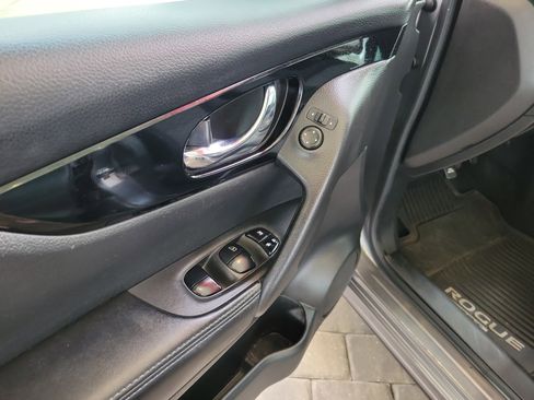 Used 2019 Nissan Rogue Sport SV image 11