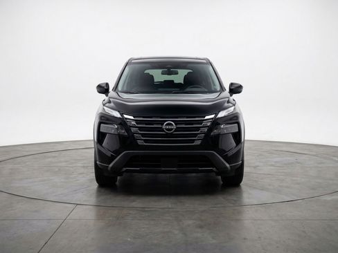 Used 2025 Nissan Rogue SV AWD/4WD image 2