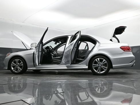Used 2014 Mercedes-Benz E 250 BlueTEC Sedan image 40