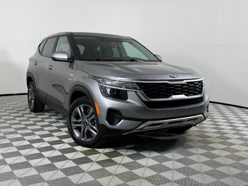 Used 2021 Kia Seltos LX AWD/4WD image 2