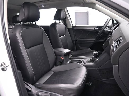 Used 2022 Volkswagen Tiguan SE w/ Panoramic Sunroof Package FWD image 25