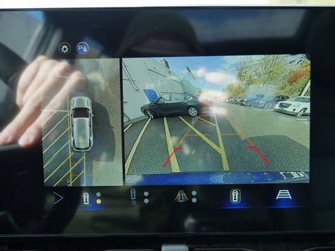 New 2026 Chevrolet Equinox LT w/ Convenience Package II image 16