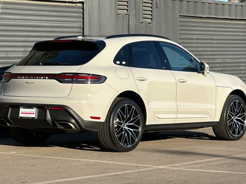 Used 2025 Porsche Macan image 8