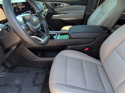 Used 2024 Chevrolet Traverse LT w/ Trailering Package image 17