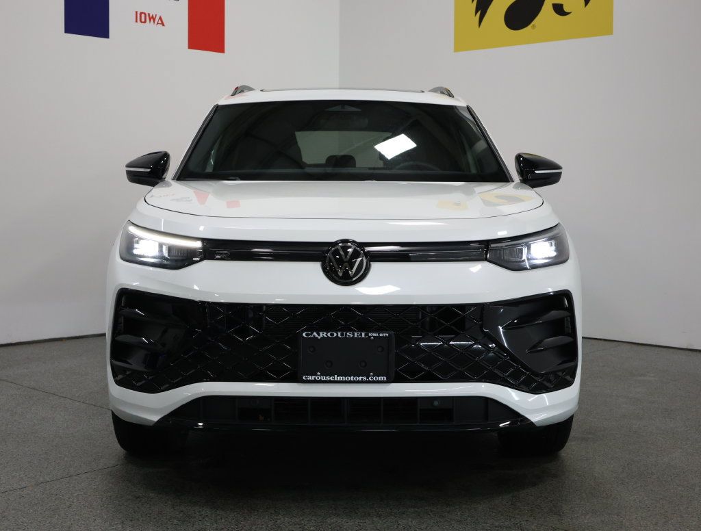 Used 2025 Volkswagen Tiguan SE R-Line AWD/4WD image 7